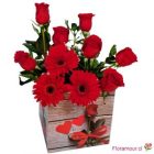 Caja Cubo Decorativa con Rosas y Gerberas.