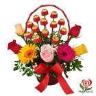 Cesta con arreglo de Bombones Cherry cereza licor rosas y gerberas