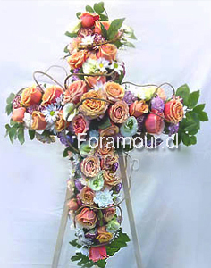 Cruz de Rosas y Flores mixtas, montada sobre atril (Disponible slo en Santiago de Chile)Cruz De Condolencias,Homenaje Religioso. Seleccione colorido de flores: