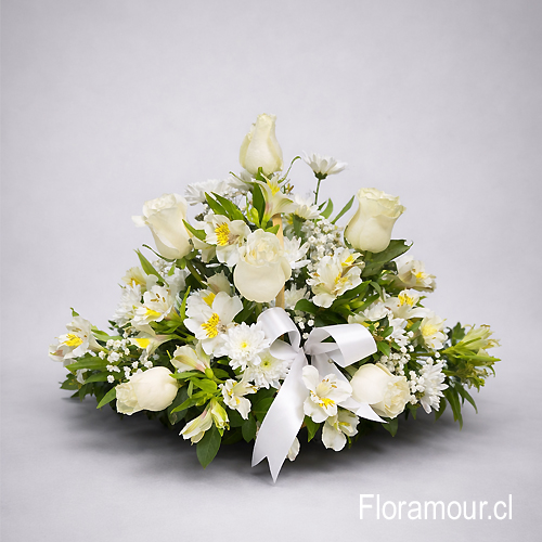 canasto de flores mixtas blancas