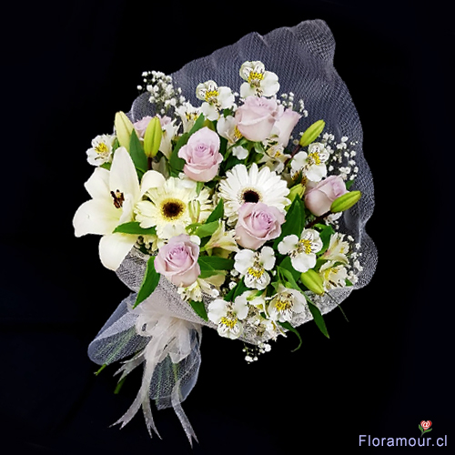 Ramo atado combinado con liliums, gerberas, rosas, alstroemerias, paniculata y pompones.  Seleccione color: