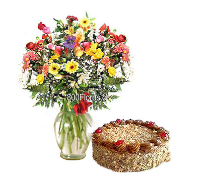 Florero de Vidrio con Flores mixtas primaverales y torta Milhojas (20 p.)